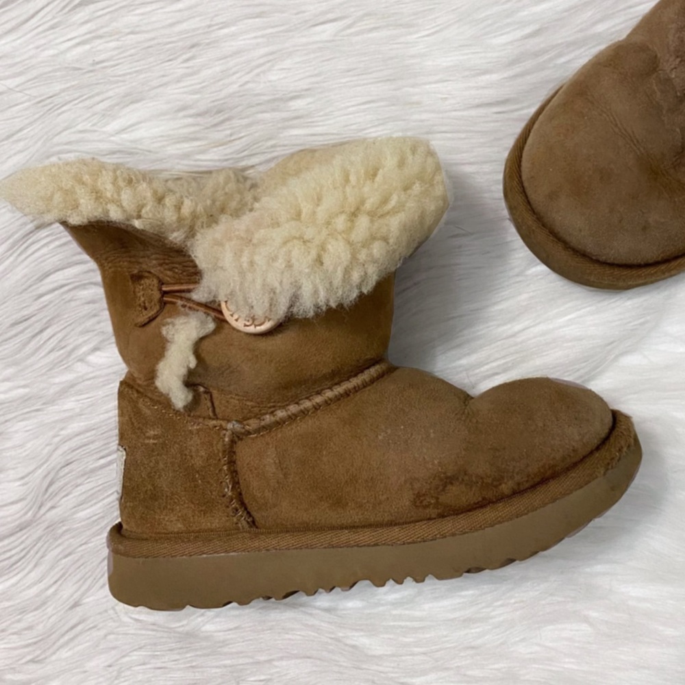 UGG Kids Bailey Button Tan Genuine Shearling Boots